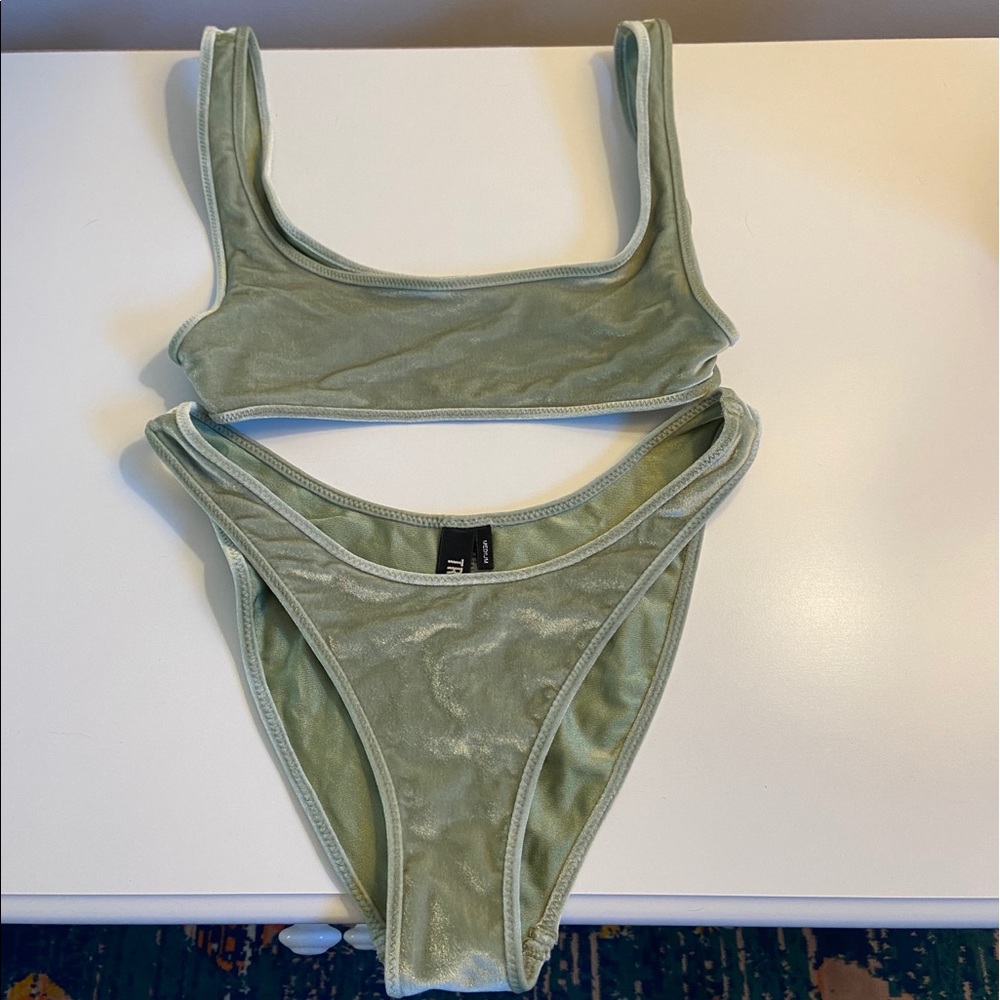 Green velvet triangl bathing suit